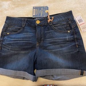 Democracy cuffed Jean Shorts NWT Size 10